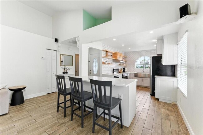 Building Photo - 174 Edgewater Cir