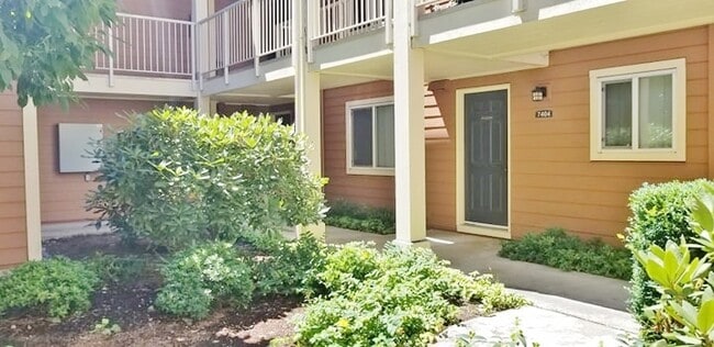 Building Photo - Sammamish Waterway 1 Bedroom + Den 1 BA Condo $2200