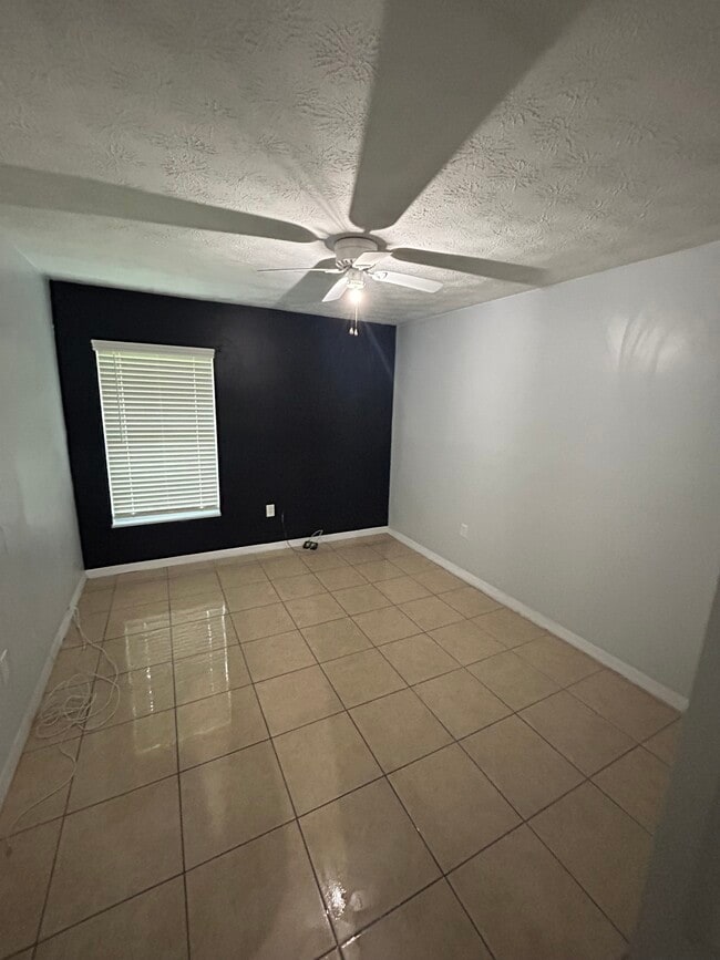 Building Photo - 644 Pineville Ln