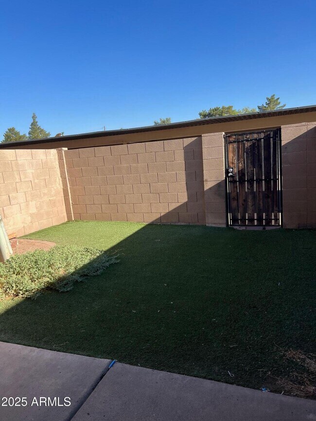 Building Photo - 5819 N 59th Dr