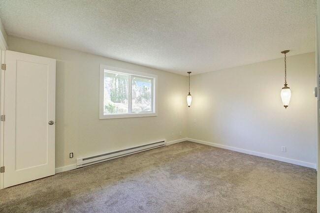 Building Photo - 3bd/2ba North Bend House