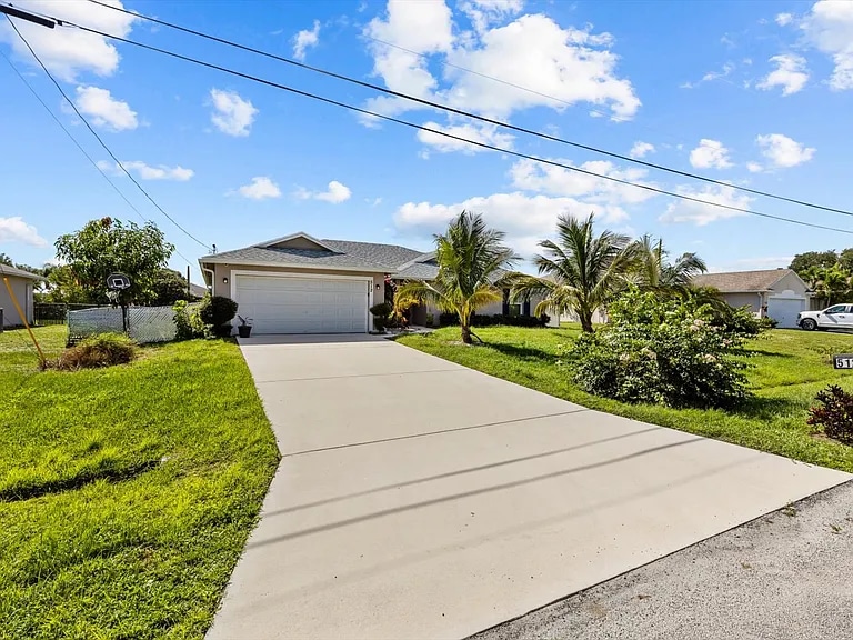 Building Photo - 512 SW McComb Ave