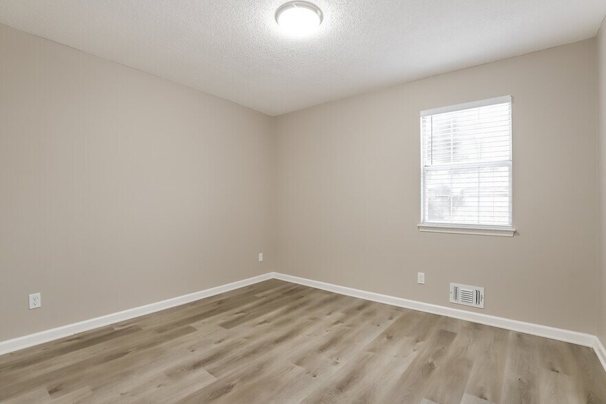 Building Photo - 1175 Riverside Trce