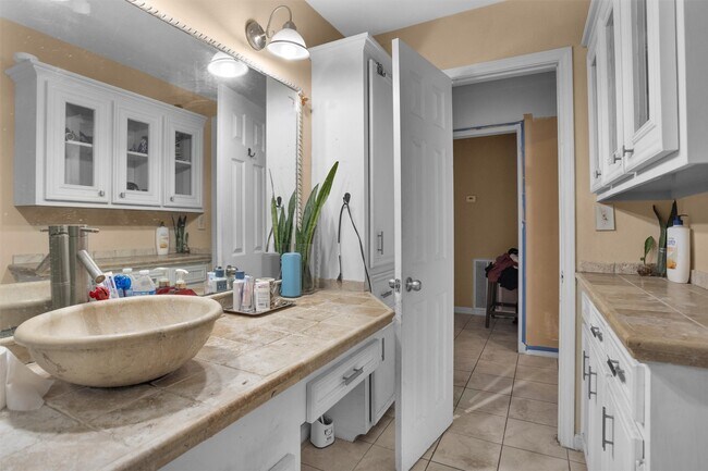 Building Photo - 1725 Strawn Rd