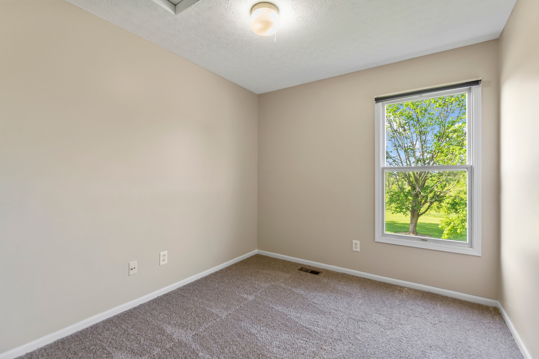 Building Photo - 5710 Silver Spurs Ln