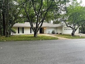 Building Photo - 160 Boxelder Ln