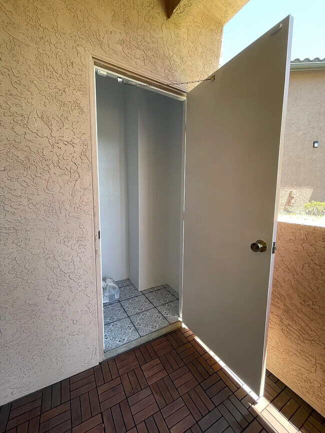 Building Photo - 17161 Alva Rd