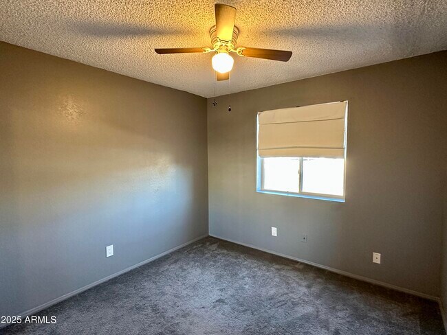 Building Photo - 2535 E Maryland Dr