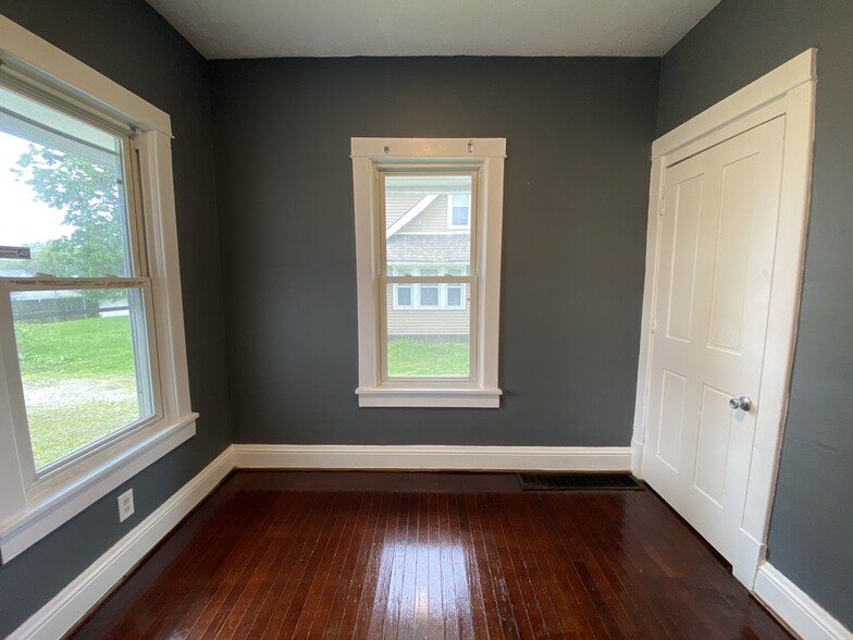 Building Photo - 576 Noble Ave
