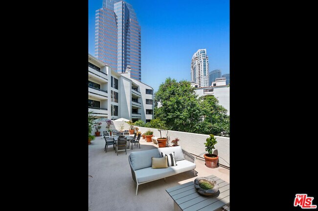 Building Photo - 2102 Century Park Ln
