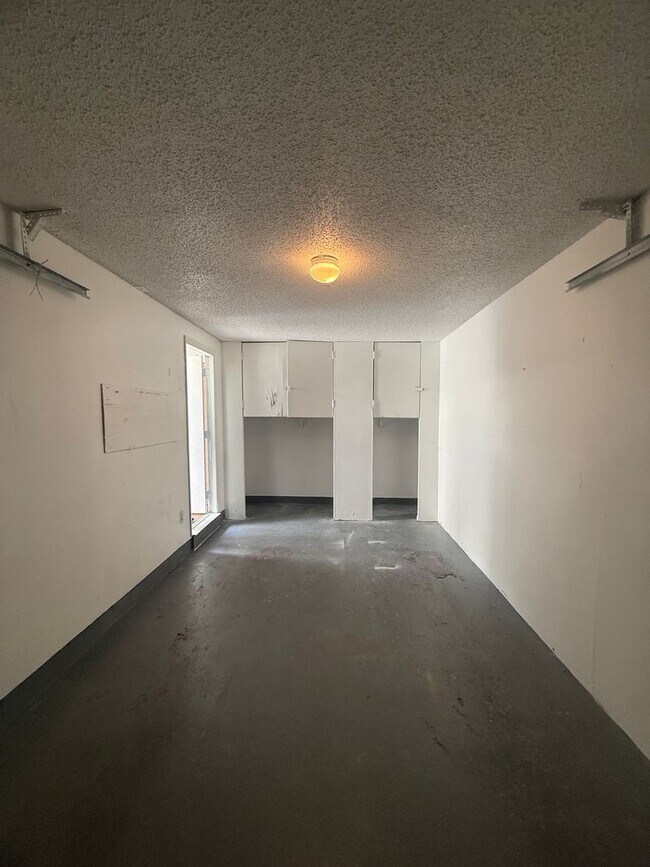 Building Photo - 1101 Spring Meadow Dr