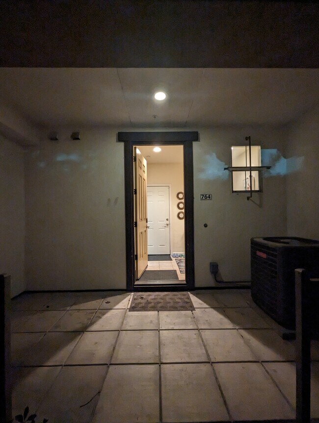 Building Photo - 764 Grandview Ter