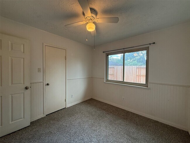 Building Photo - 4722 Enchanted Rock Ln