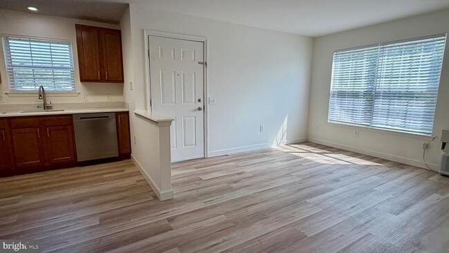 Building Photo - 70 Sequoia Dr