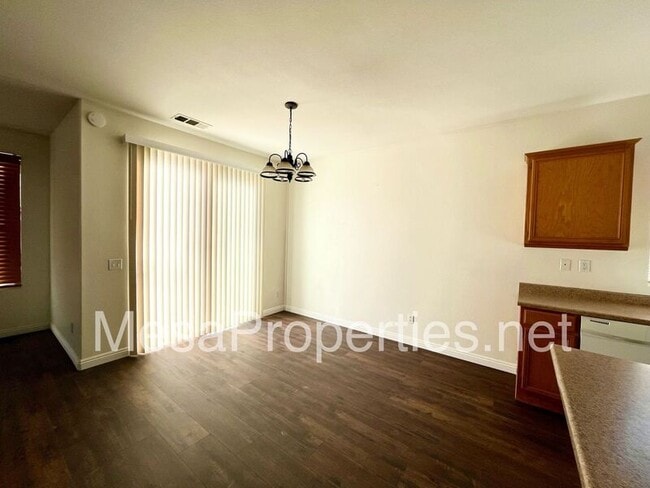 Building Photo - 12261 Luna Rd