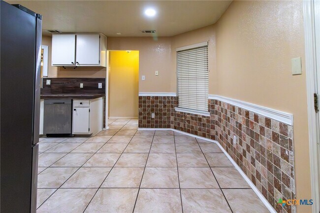 Building Photo - 4406 Bowles Dr