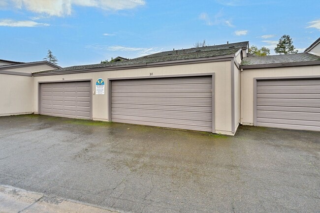 Building Photo - 317 Bridge Pl