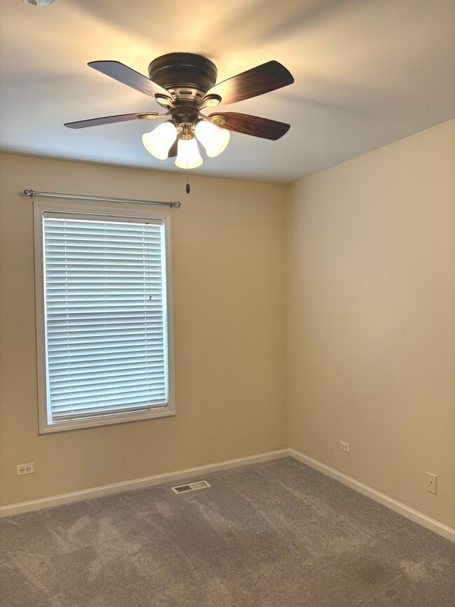 Building Photo - 549 Springbrook Trail N