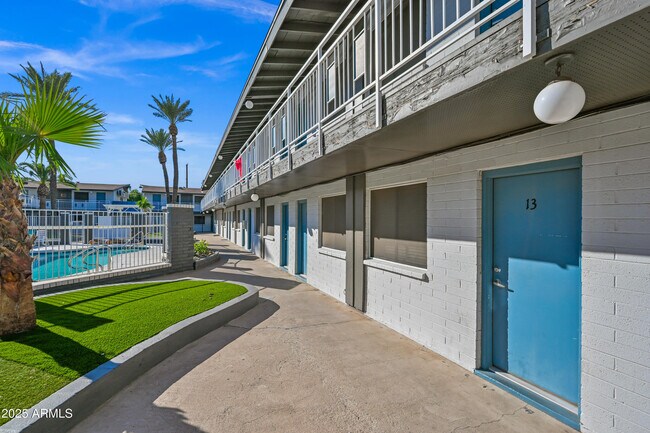 Primary Photo - 3025 N 32nd St