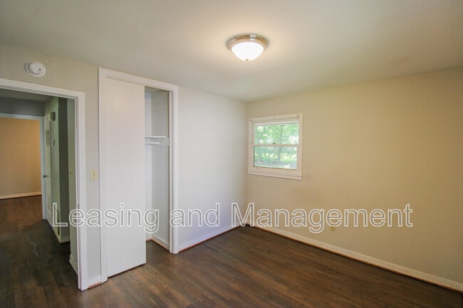 Building Photo - 1428 N Sherwood Dr