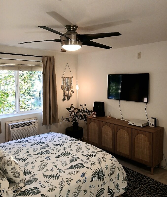 Building Photo - 720 NW 185th Ave