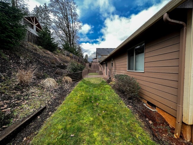 Building Photo - Beautiful South Salem Home - MOVE IN READY!