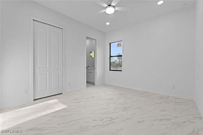 Building Photo - 567 Flamingo Ave S