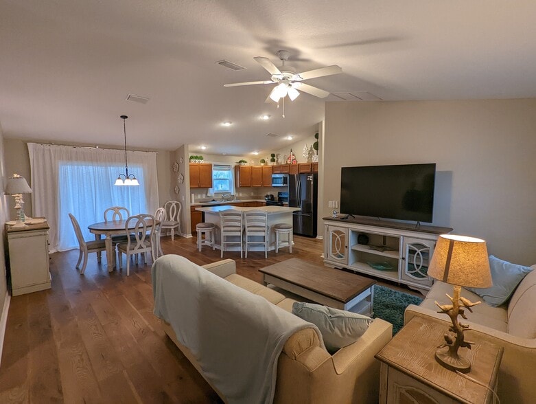 Primary Photo - 3156 Brine Way