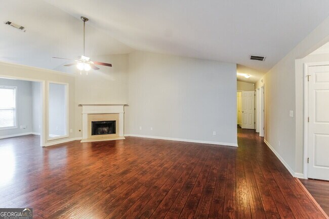 Building Photo - 1072 Fairmont Park Dr