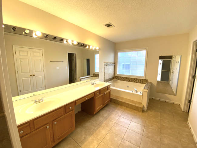 Building Photo - Beautiful house with finished basement