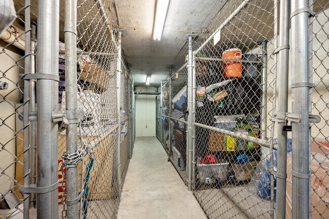 Building Photo - 3924 Park Pl