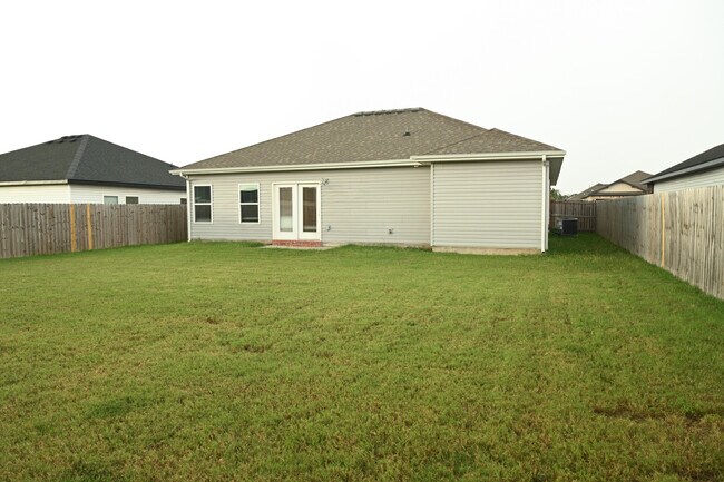 Building Photo - 211 Grove Ln