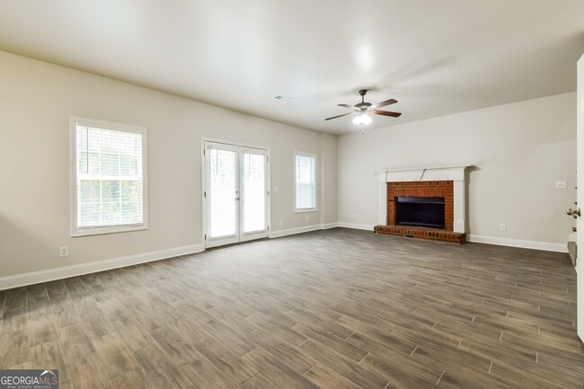 Building Photo - 111 Iverson Pl
