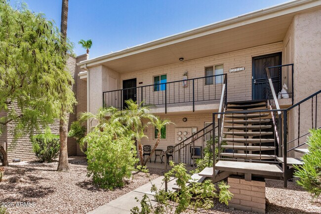 Building Photo - 13607 N Hamilton Dr