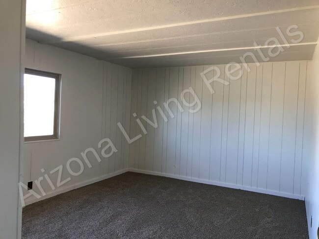 Building Photo - AMAZING 3 BEDROOM HOME