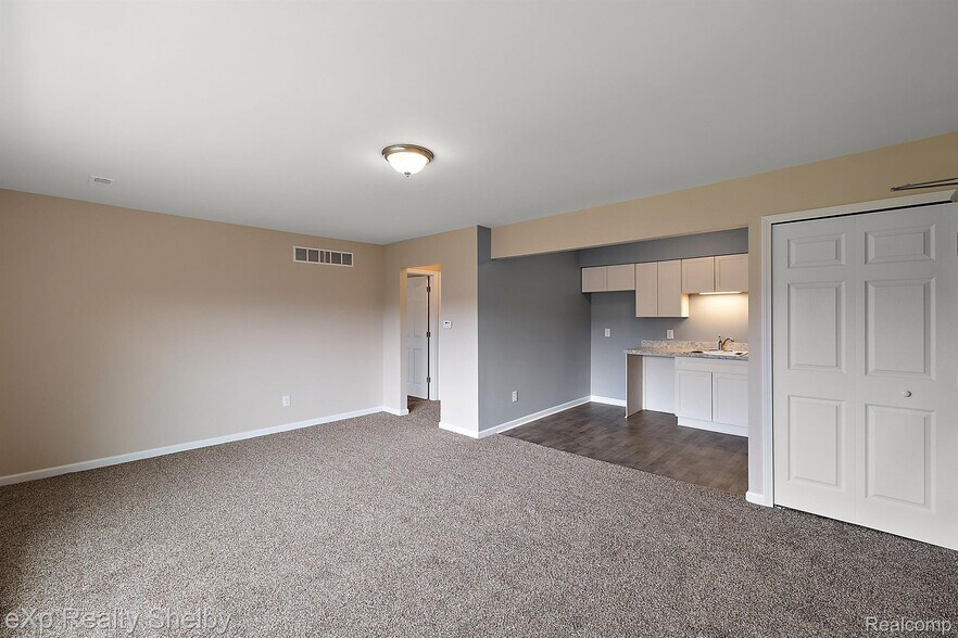 Building Photo - 25340 Shiawassee Cir