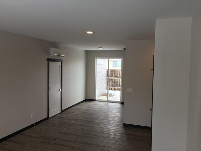 Building Photo - 2303 Landon Ln