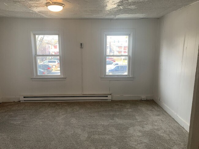 Building Photo - 4 Bedroom House Yard and Parking-York City