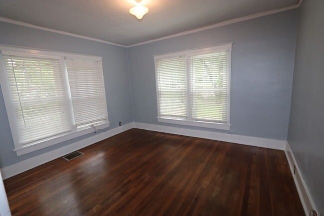 Building Photo - CENTRAL GARDENS BUNGALOW