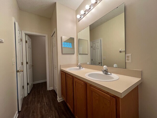 Building Photo - Available Now! Cornerstone of Watermill 3/...