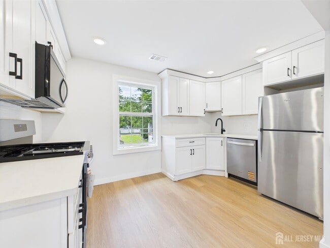 Building Photo - 10 W Railroad Ave