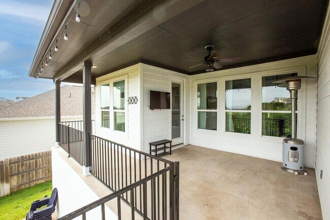 Building Photo - 829 Dayridge Dr