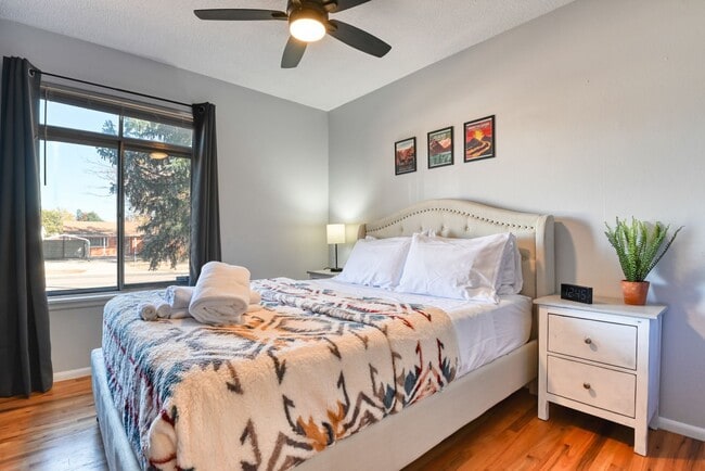 Building Photo - Cute 3 Bedroom Home in Central Colorado Sp...