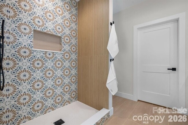 Building Photo - 548 Car Farm Rd