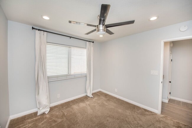 Building Photo - Huntington Beach Townhome