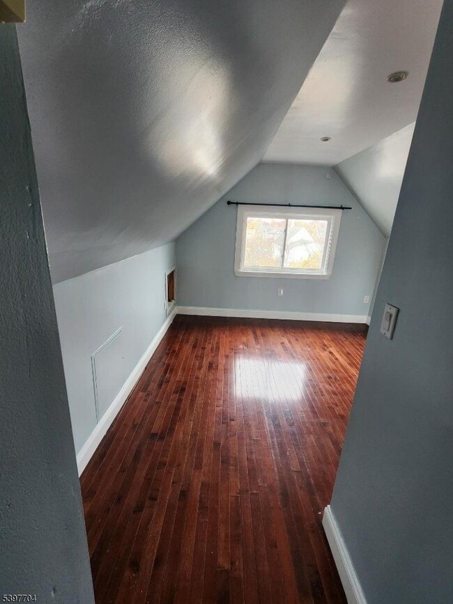 Building Photo - 30 E 15th St