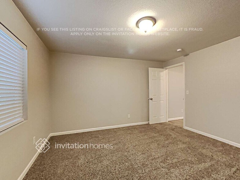 Building Photo - 8327 Firethorn Dr