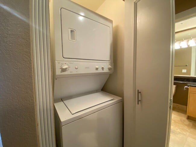Building Photo - Meridian 2 BDR /2 BATH Luxury Condo - RESO...
