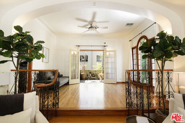 Building Photo - 6538 Cahuenga Terrace