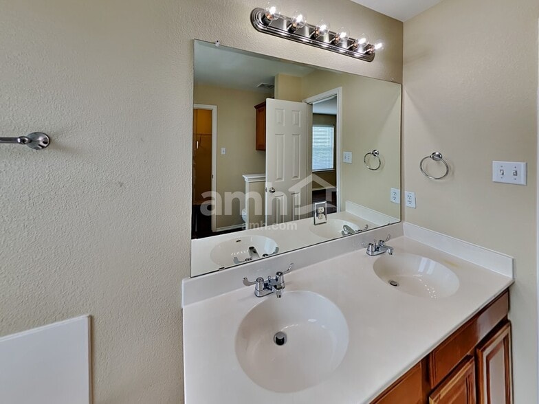 Building Photo - 1011 Aiken Dr